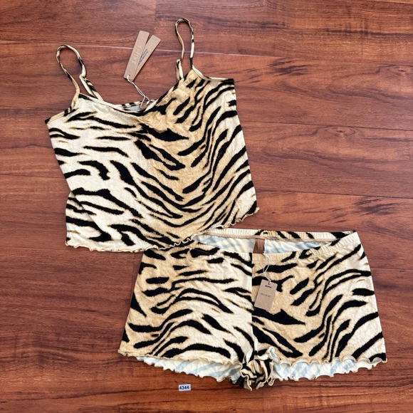 SKIMS Other - Skims Cami Sleep Set Bronze Tiger Print Size Small NWT